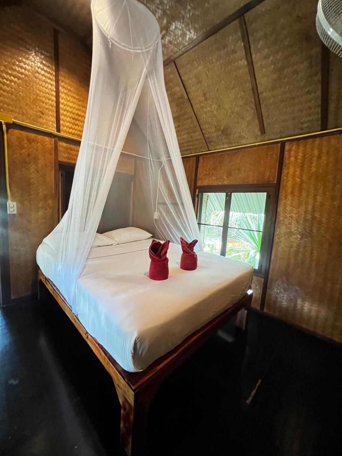 Khaosok Bamboo Huts Resort Khao Sok National Park エクステリア 写真
