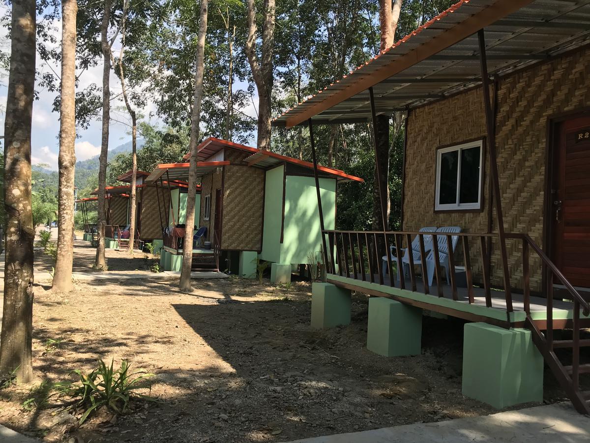 Khaosok Bamboo Huts Resort Khao Sok National Park エクステリア 写真