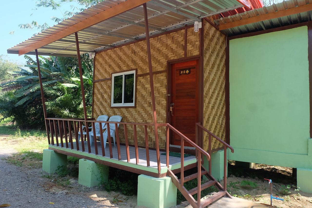 Khaosok Bamboo Huts Resort Khao Sok National Park エクステリア 写真