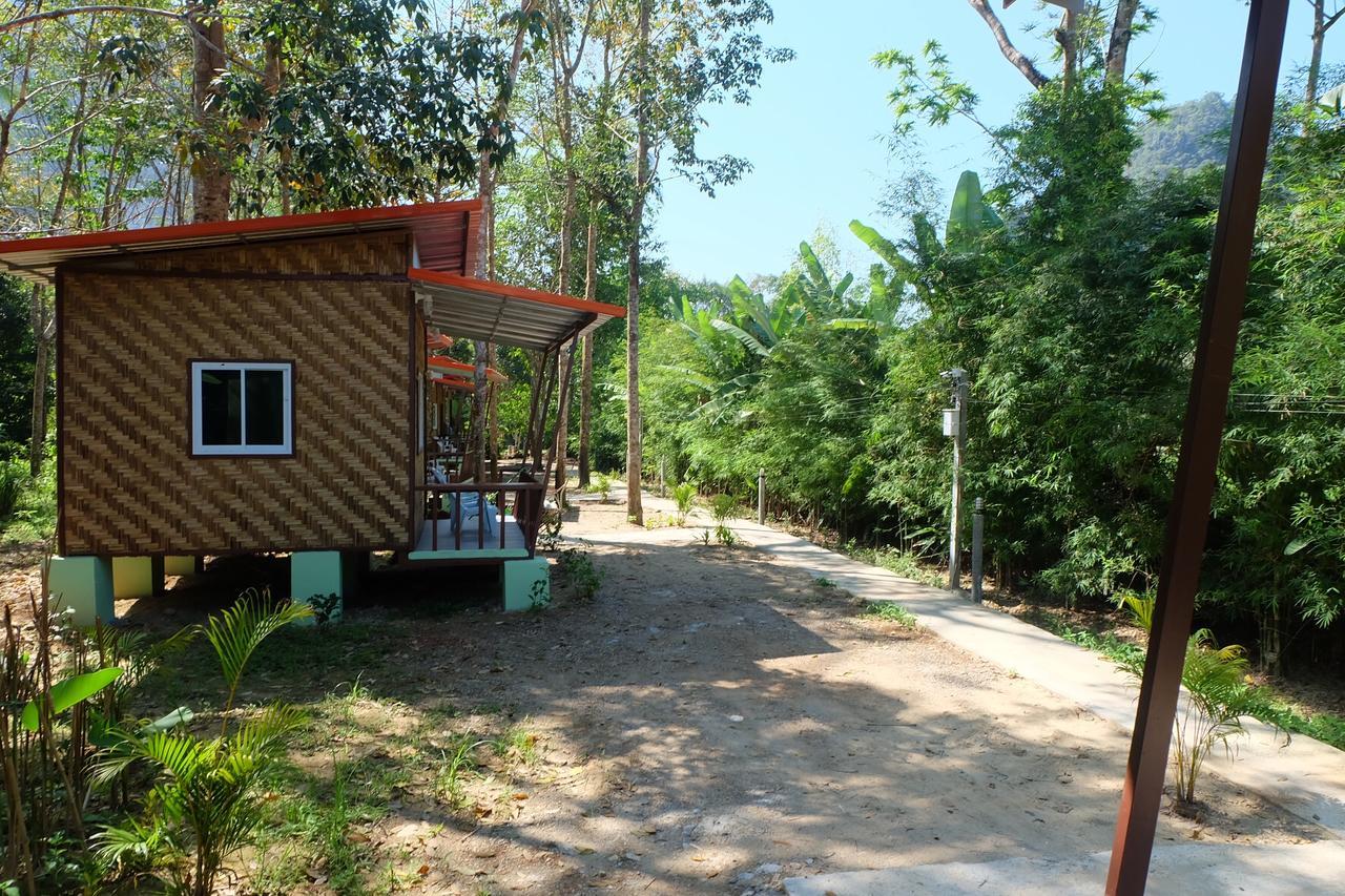 Khaosok Bamboo Huts Resort Khao Sok National Park エクステリア 写真